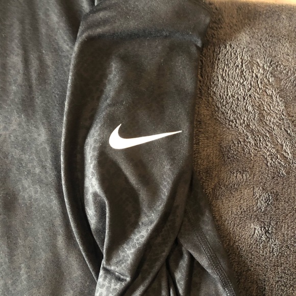 Nike Dri-fit hoodie 2/40$ - Picture 3 of 5